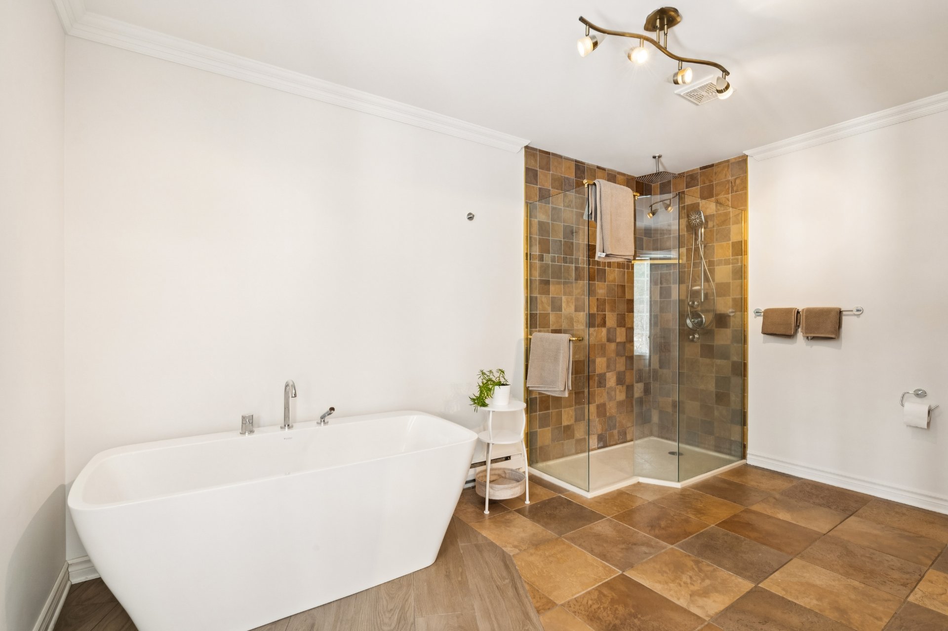 Salle de bains attenante à la CCP