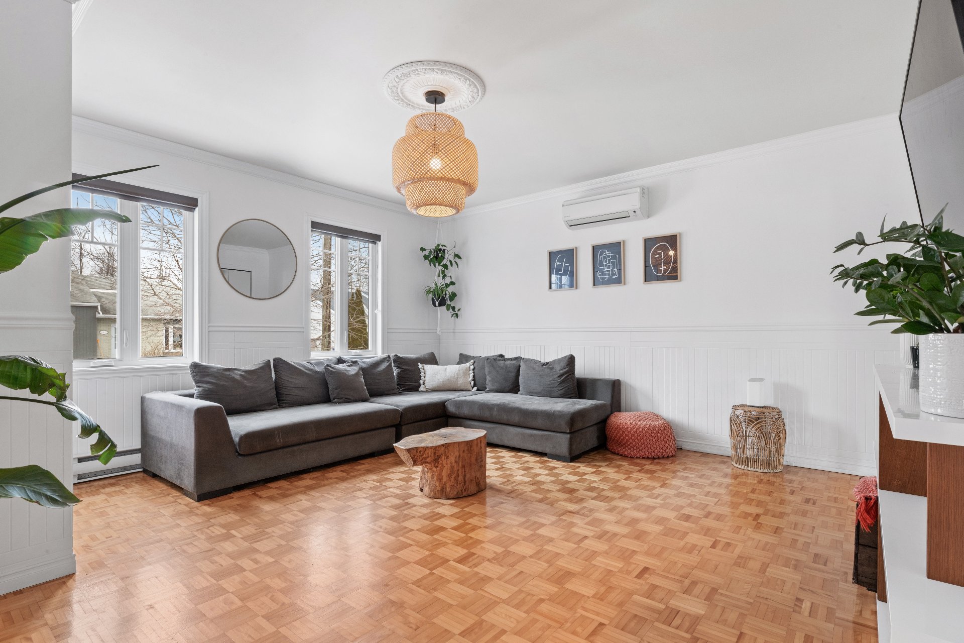 utilisé présentement comme salon