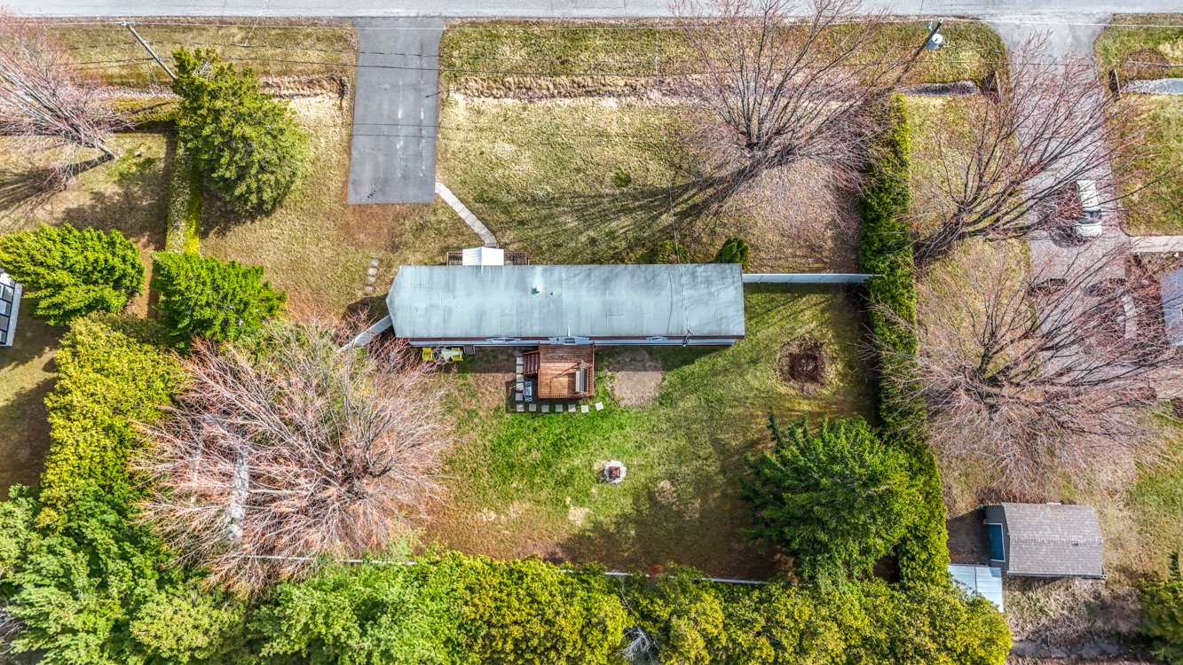 Sur son propre terrain de 16 500 pieds carrés