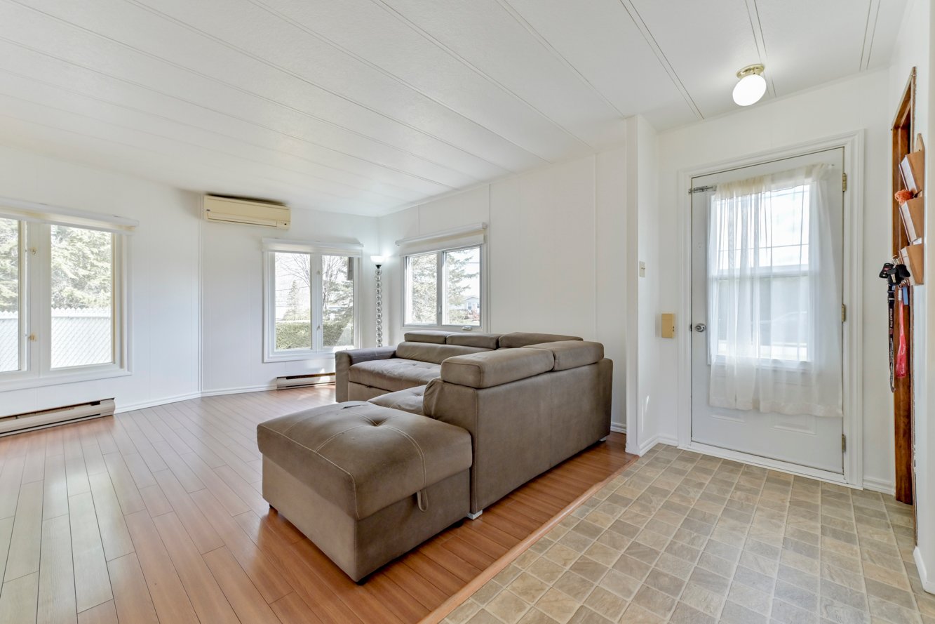 Hall d'entrée ouvert sur le salon