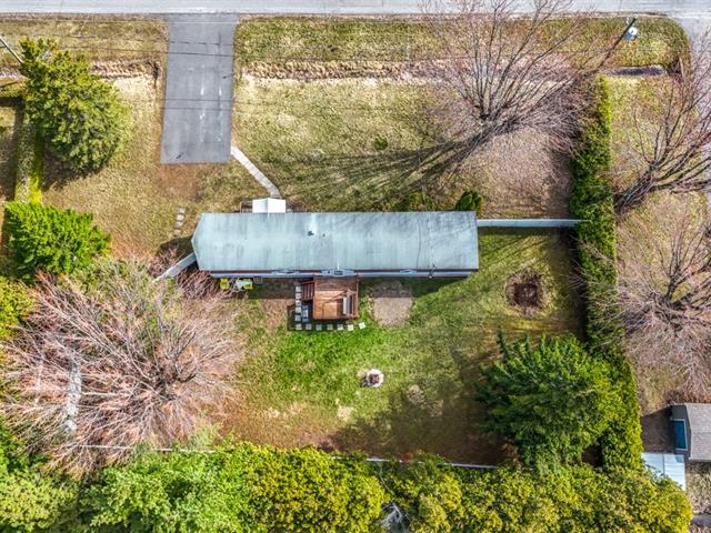 Sur son propre terrain de 16 500 pieds carrés