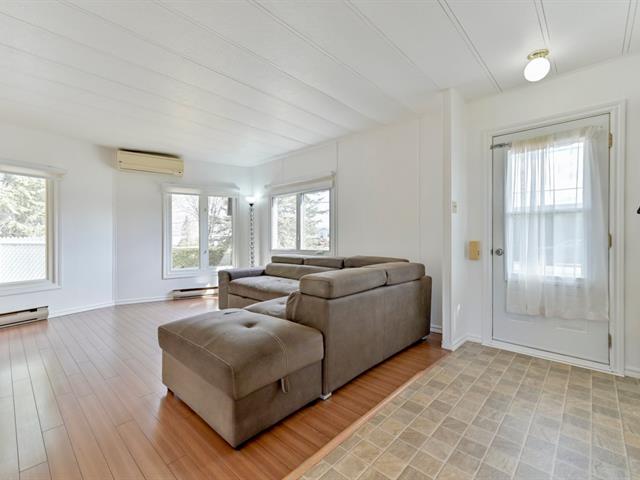 Hall d'entrée ouvert sur le salon