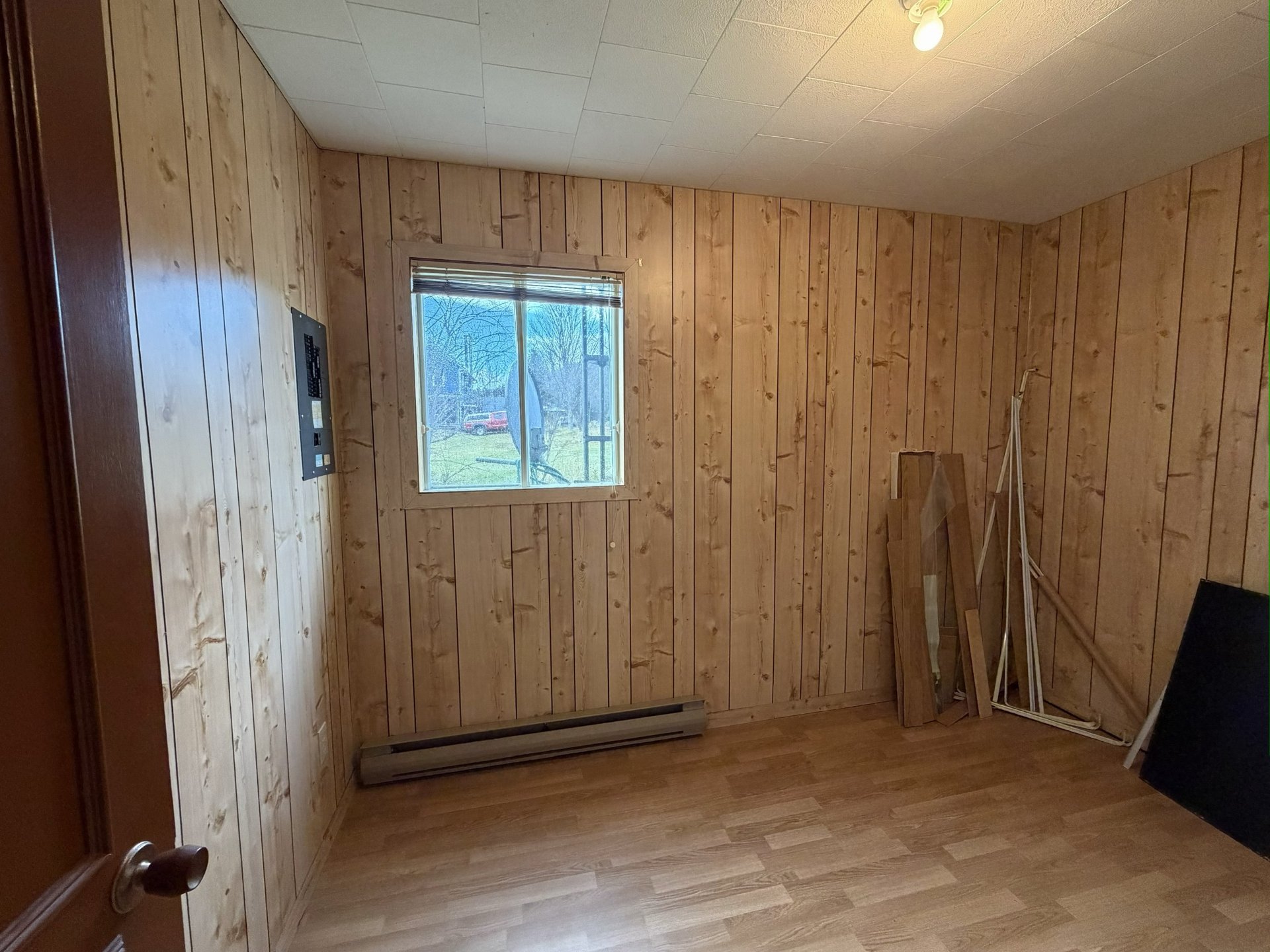 Salle de lavage ou chambre à coucher.