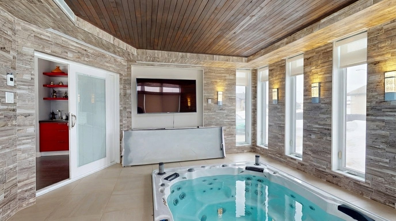 Hot tub