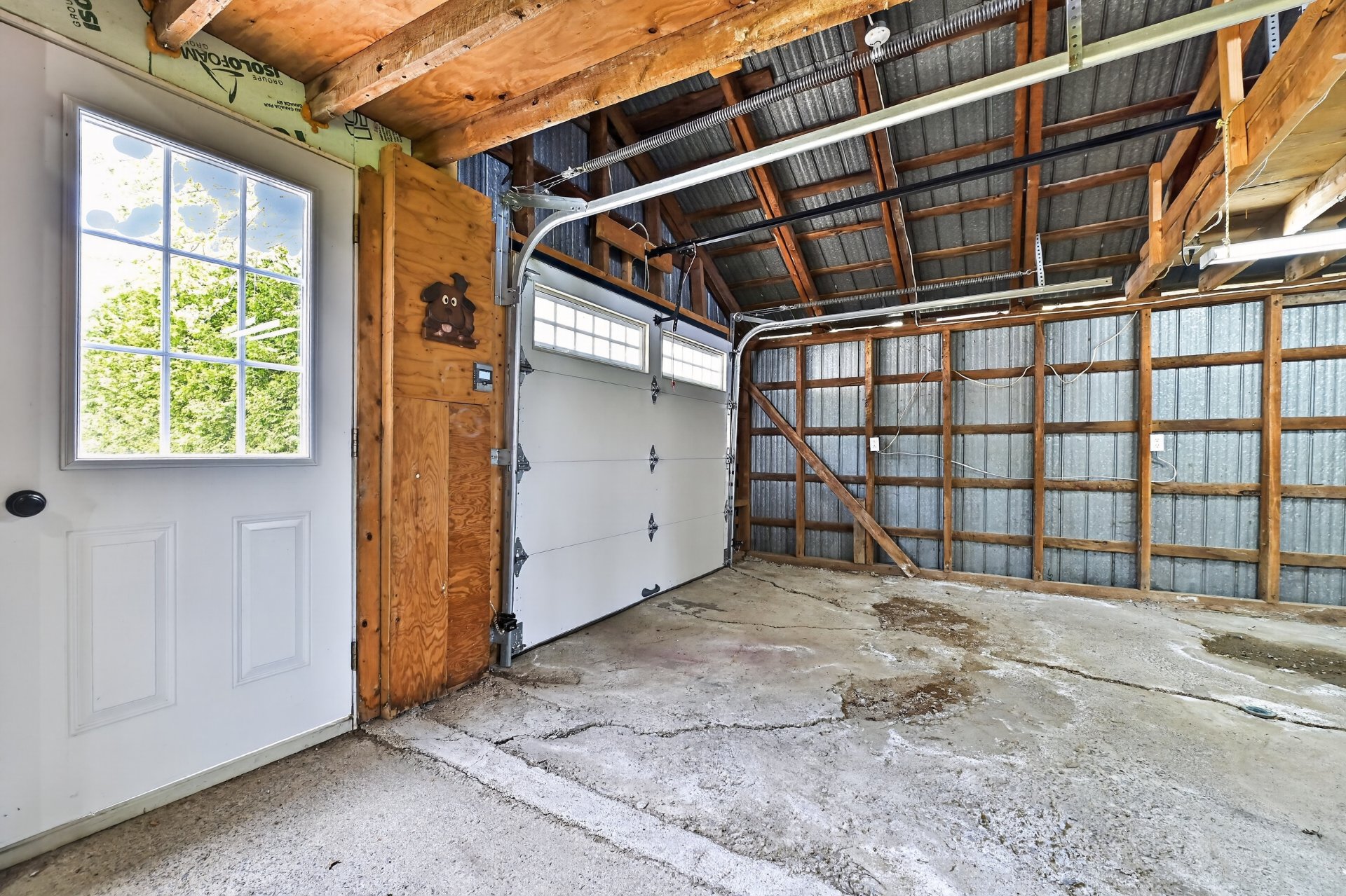 Bel espace pour véhicule & rangement
