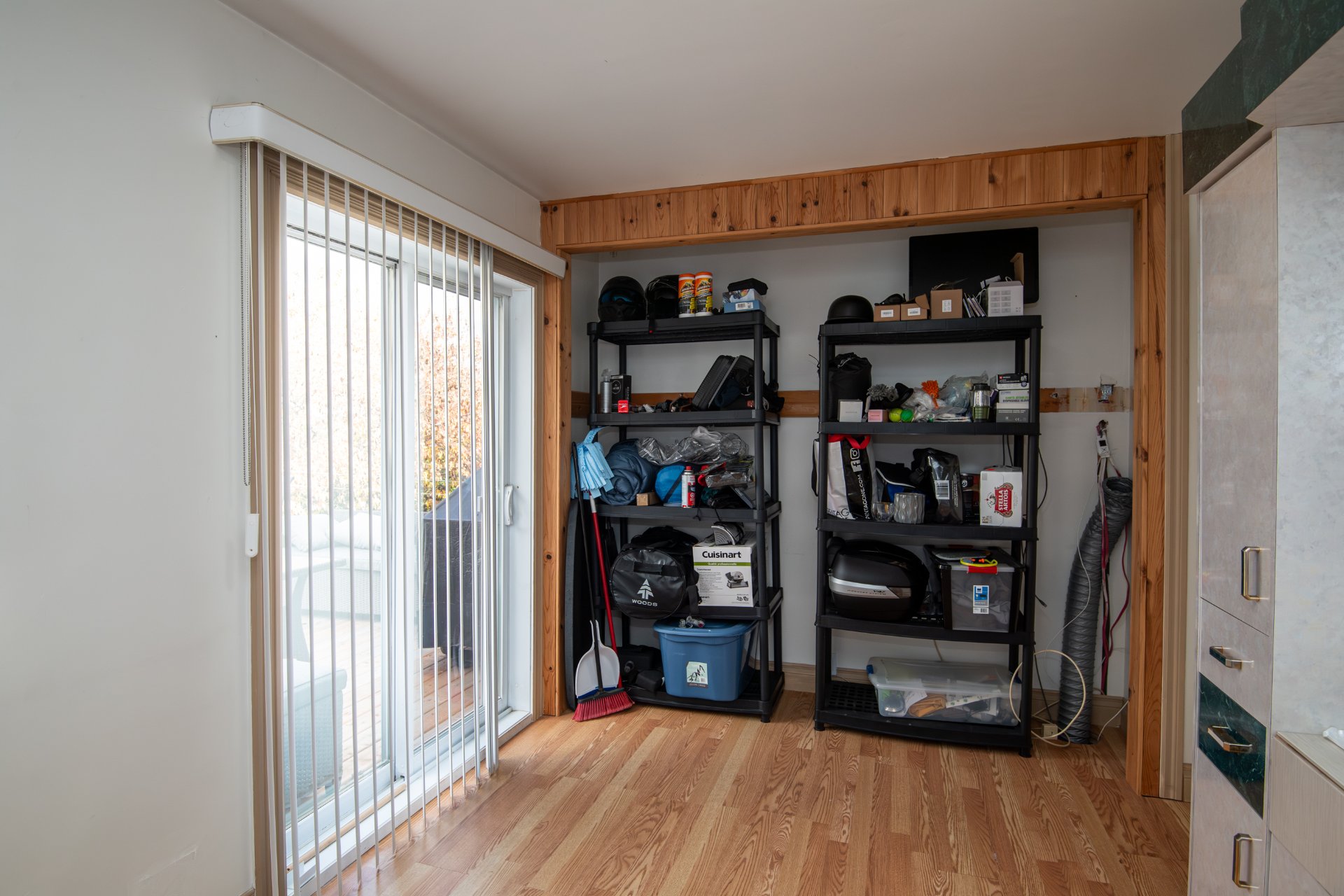 pièce polyvalente avec porte patio