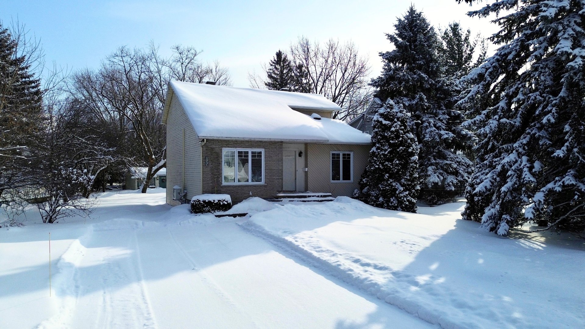 Maison située sur un terrain de 14 332 pieds carré