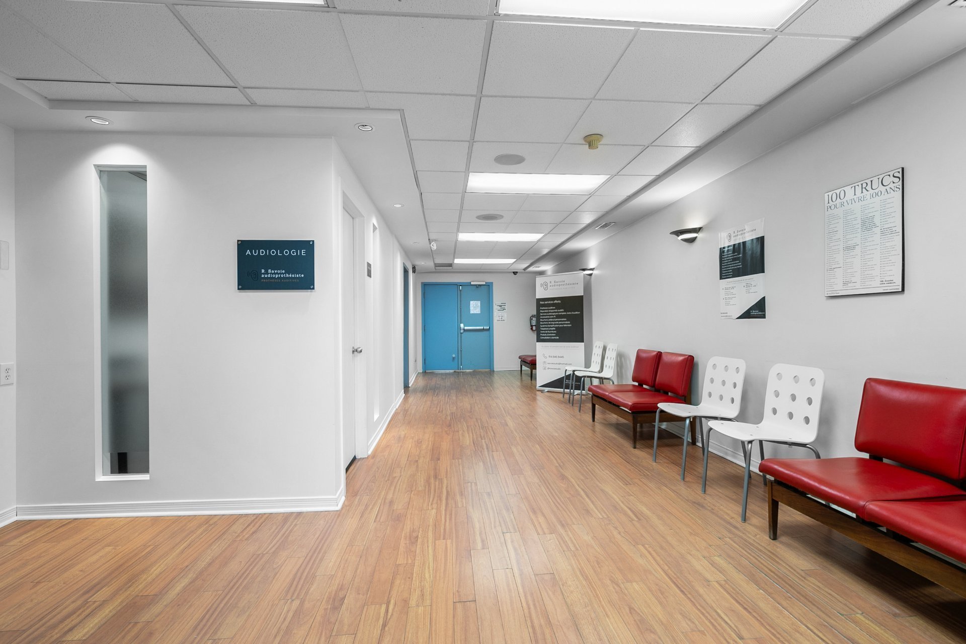 Premier étage (salle d'attente)