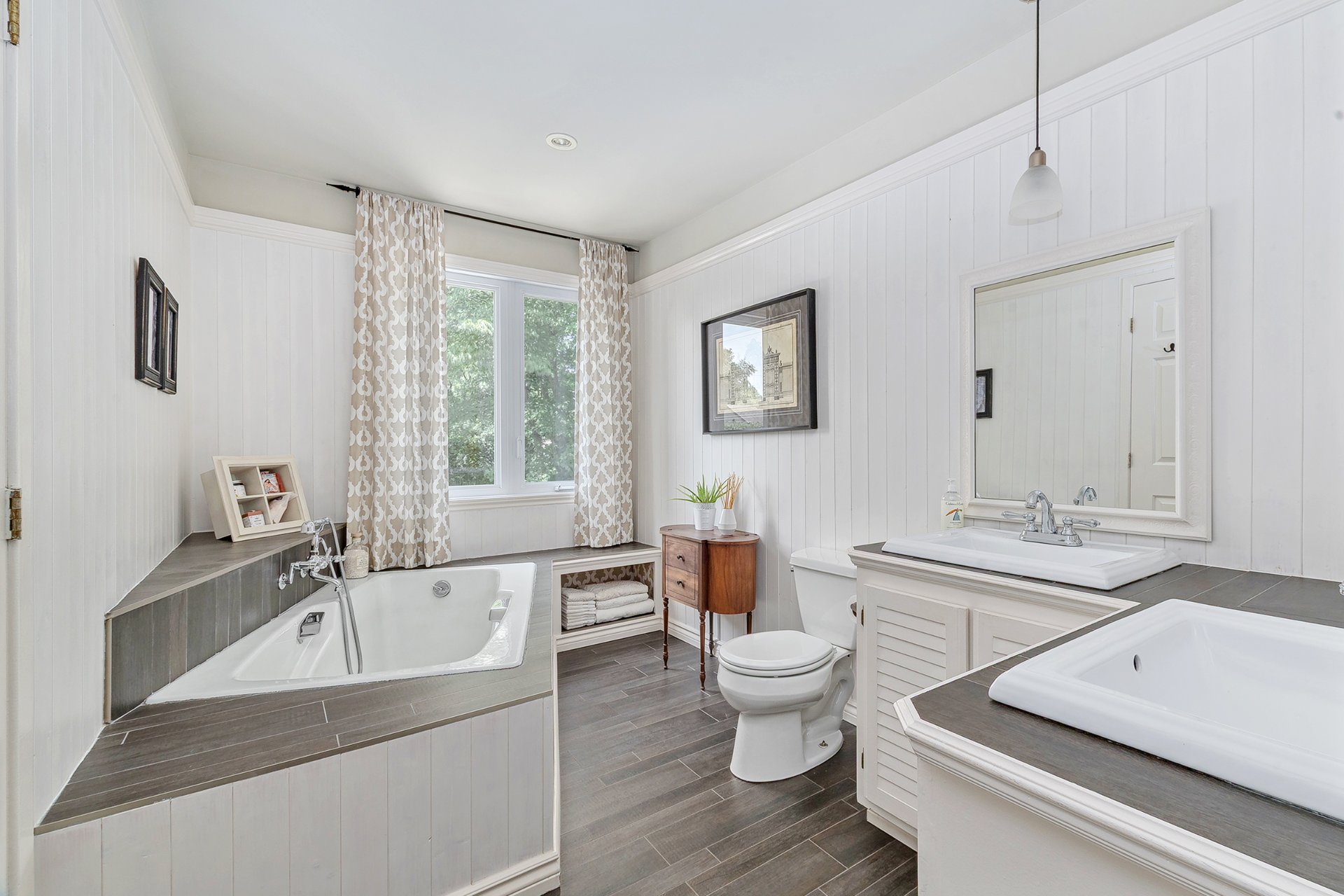 Ensuite bathroom