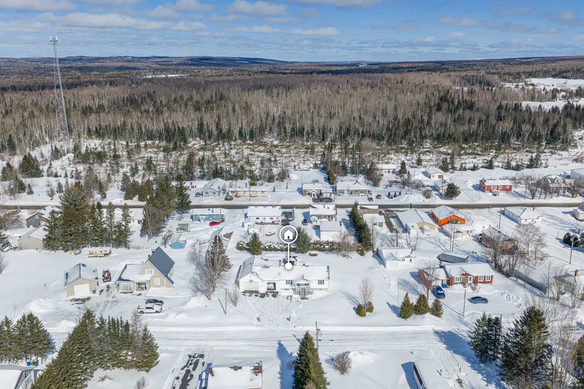 Un joli village avec dépanneur, essence, cantine