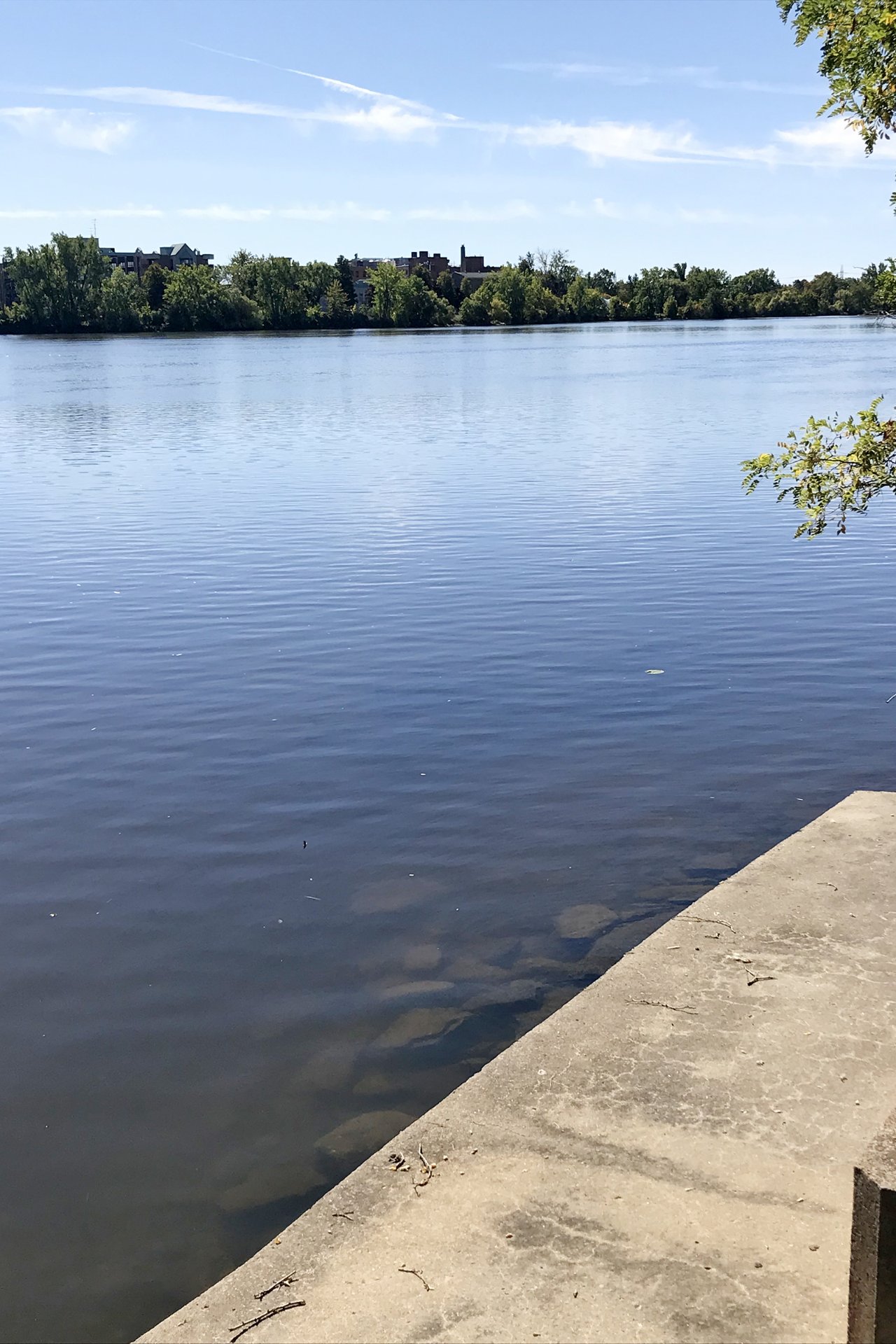 Accès au plan d'eau