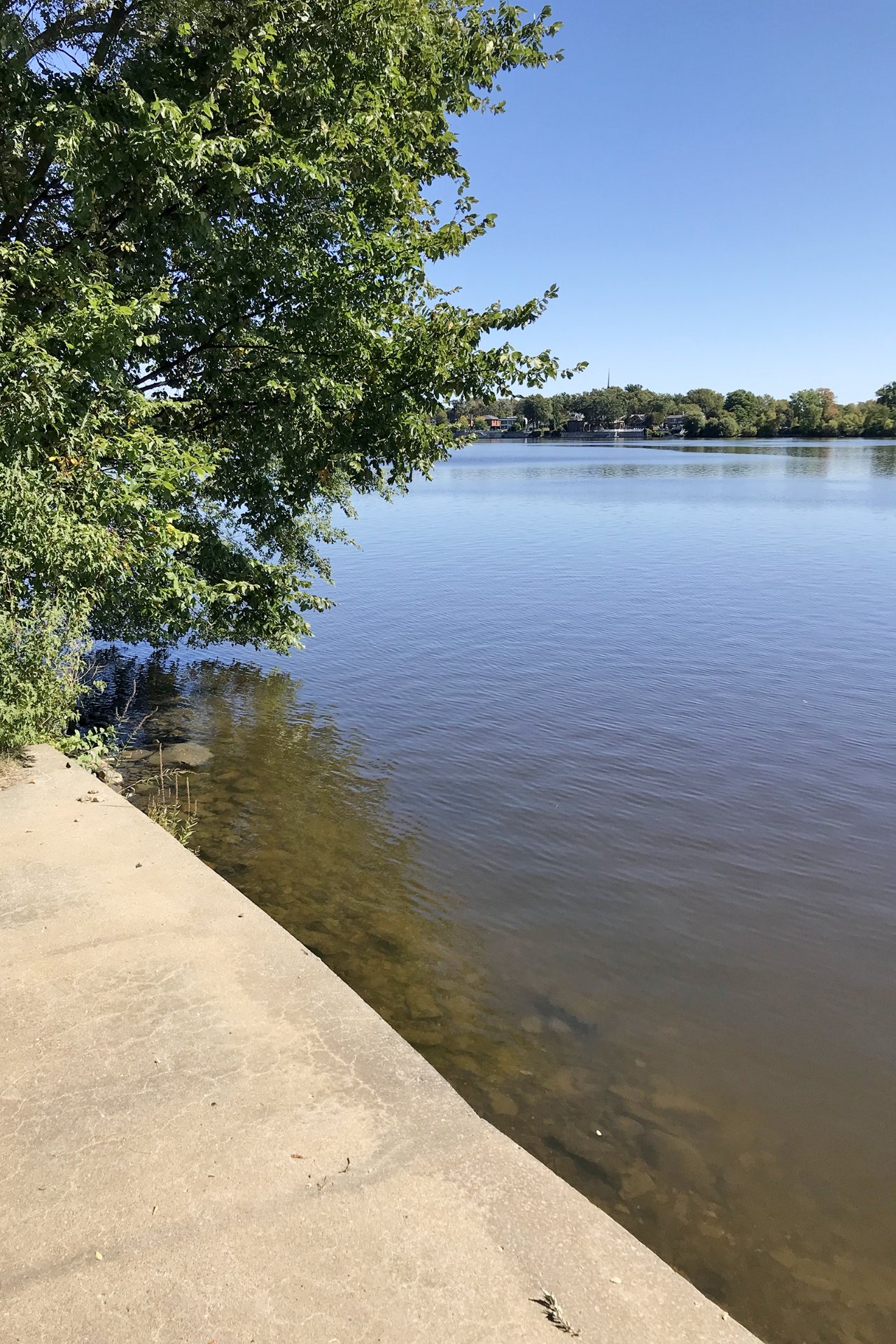 Accès au plan d'eau