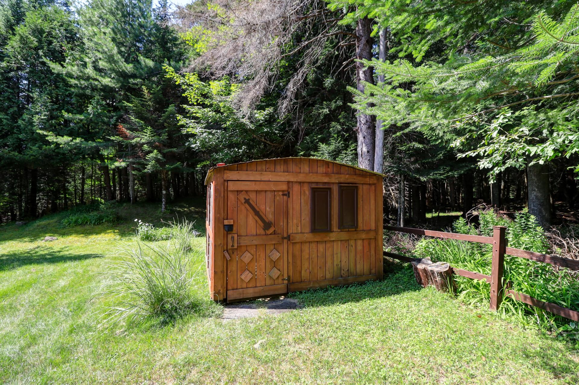 Abri pour le bois