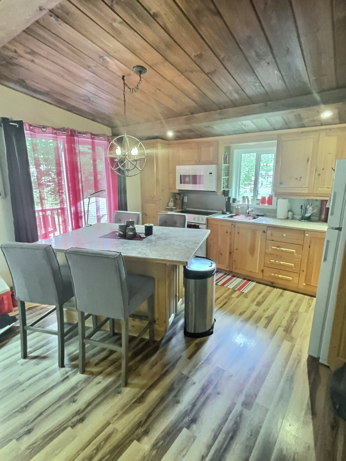 Coin salle à manger / Cuisine