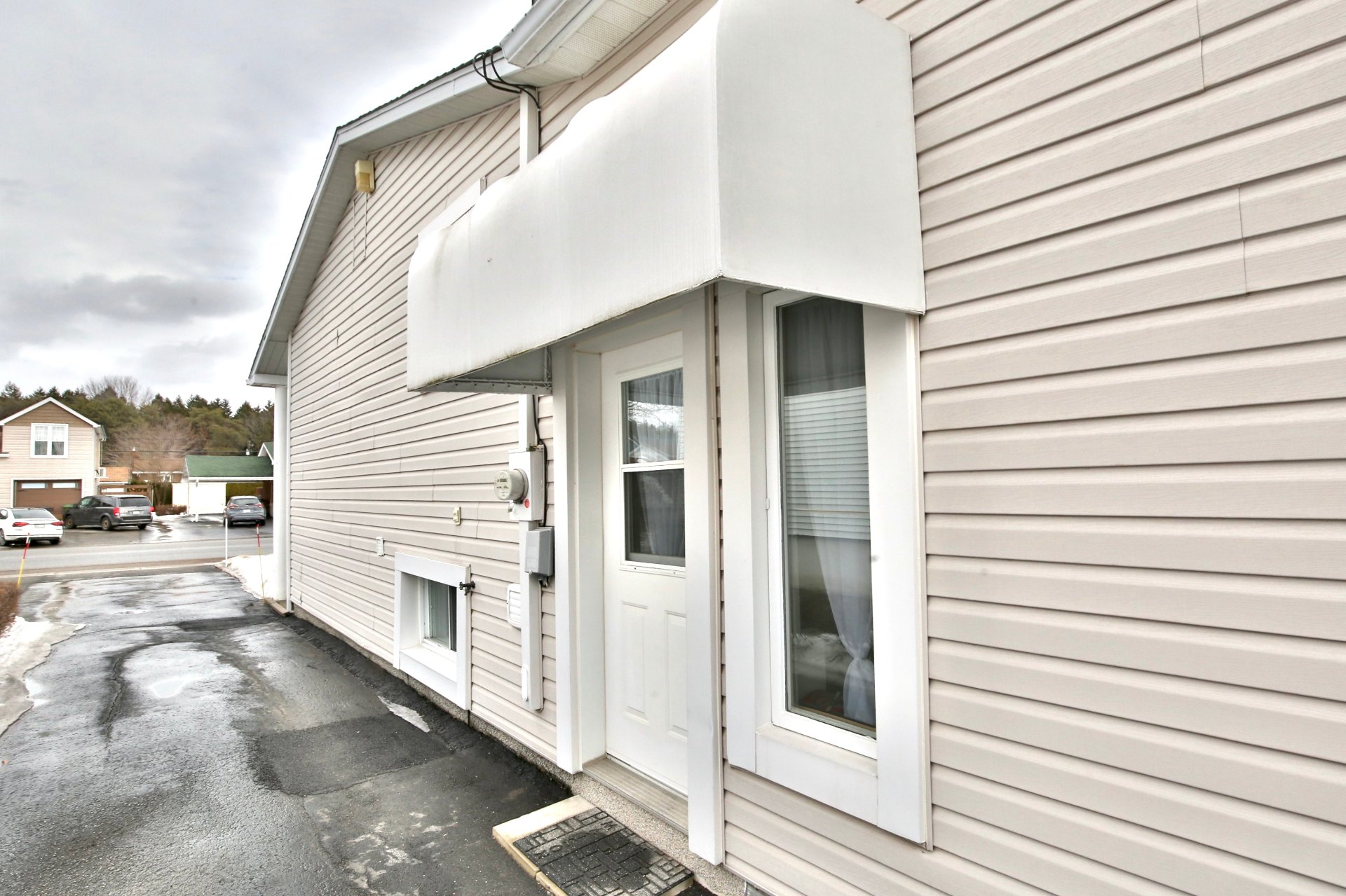 Entrée sur le côté