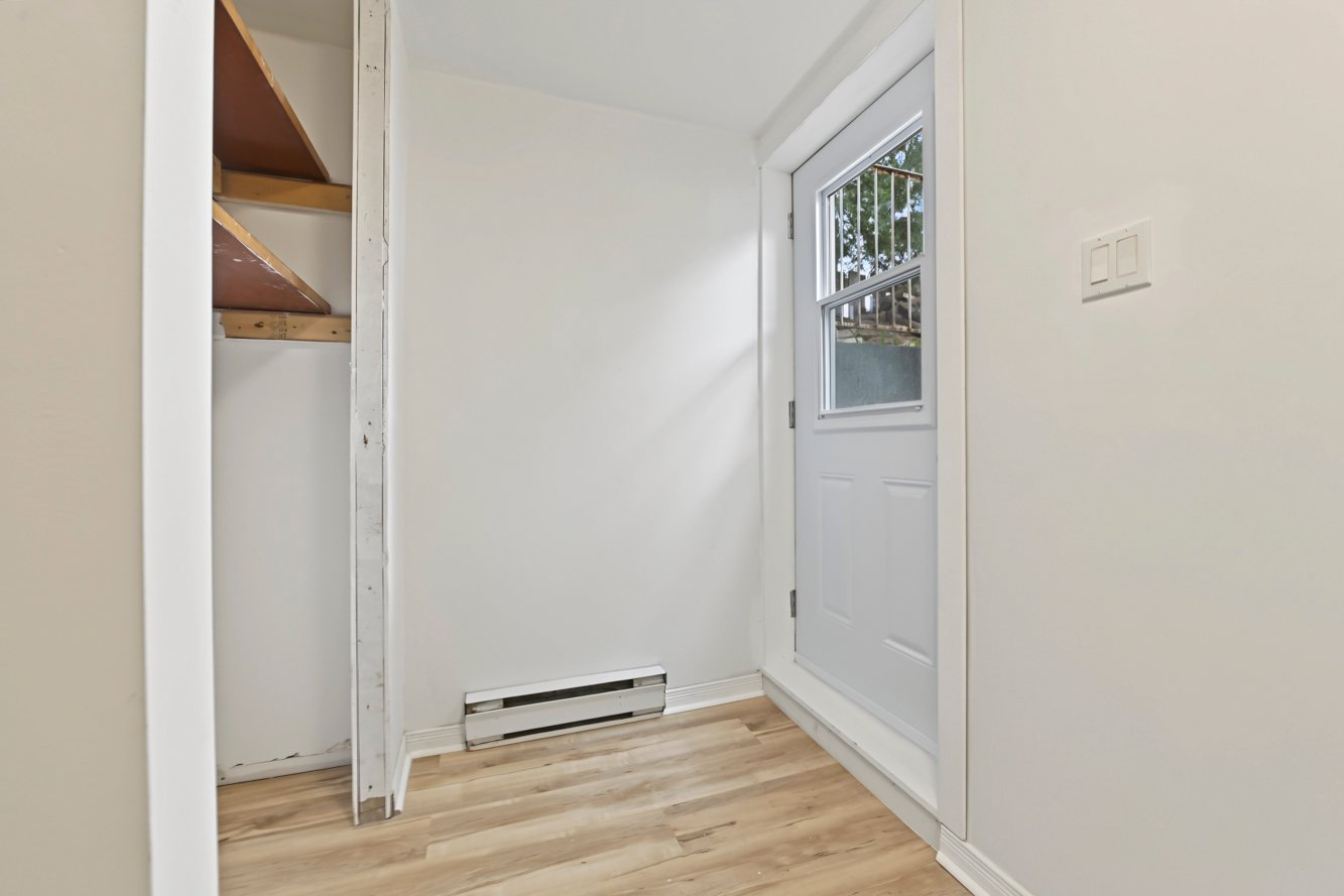 Entrée indépendante au sous-sol