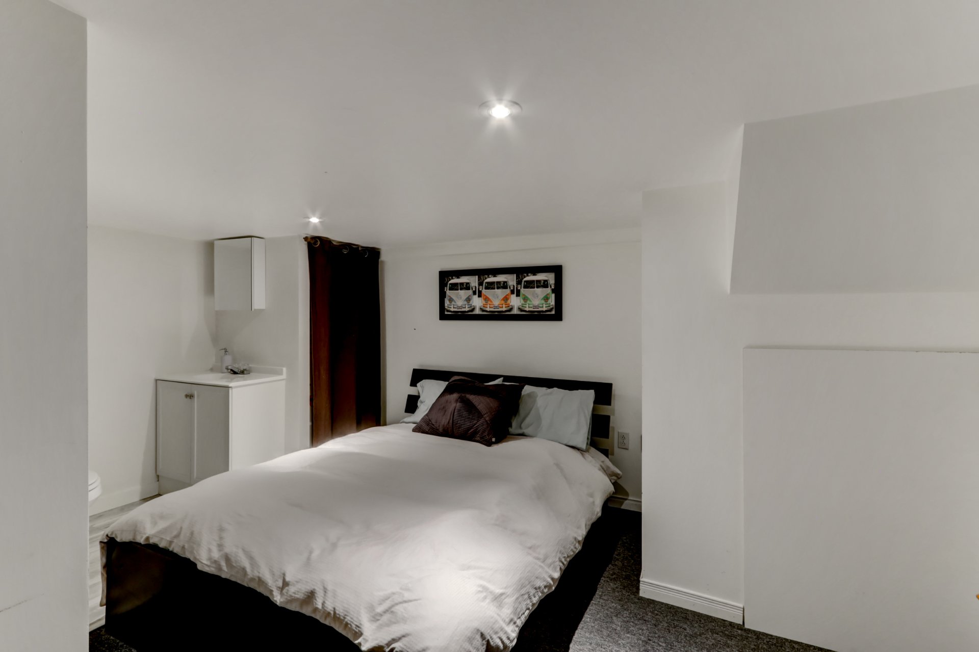 Bedroom with integrated bathroom