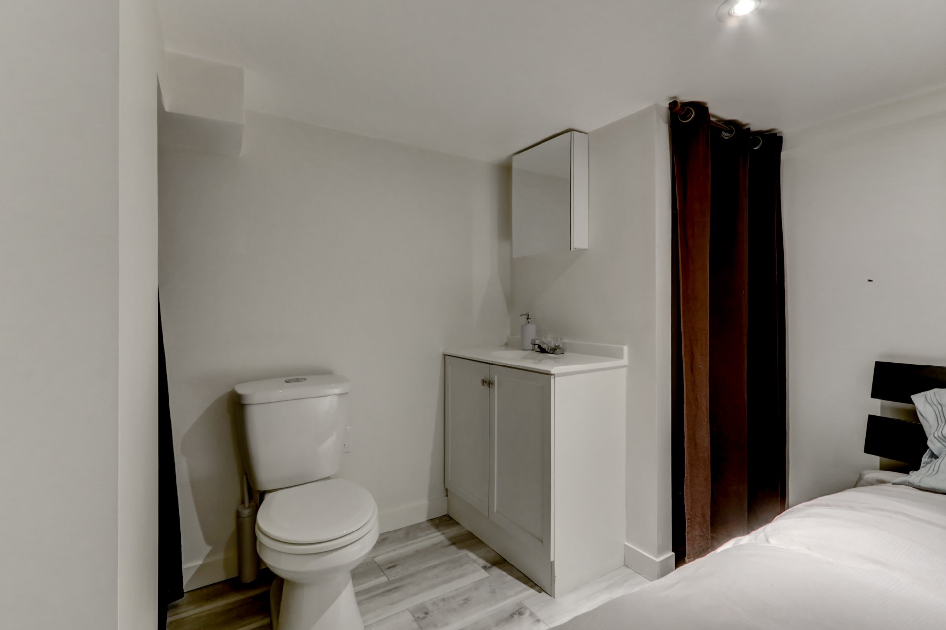 Bedroom with integrated bathroom