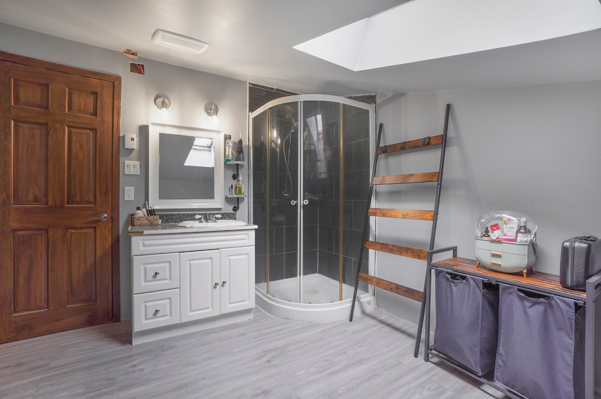 SDB attenante chambre principale à l'étage