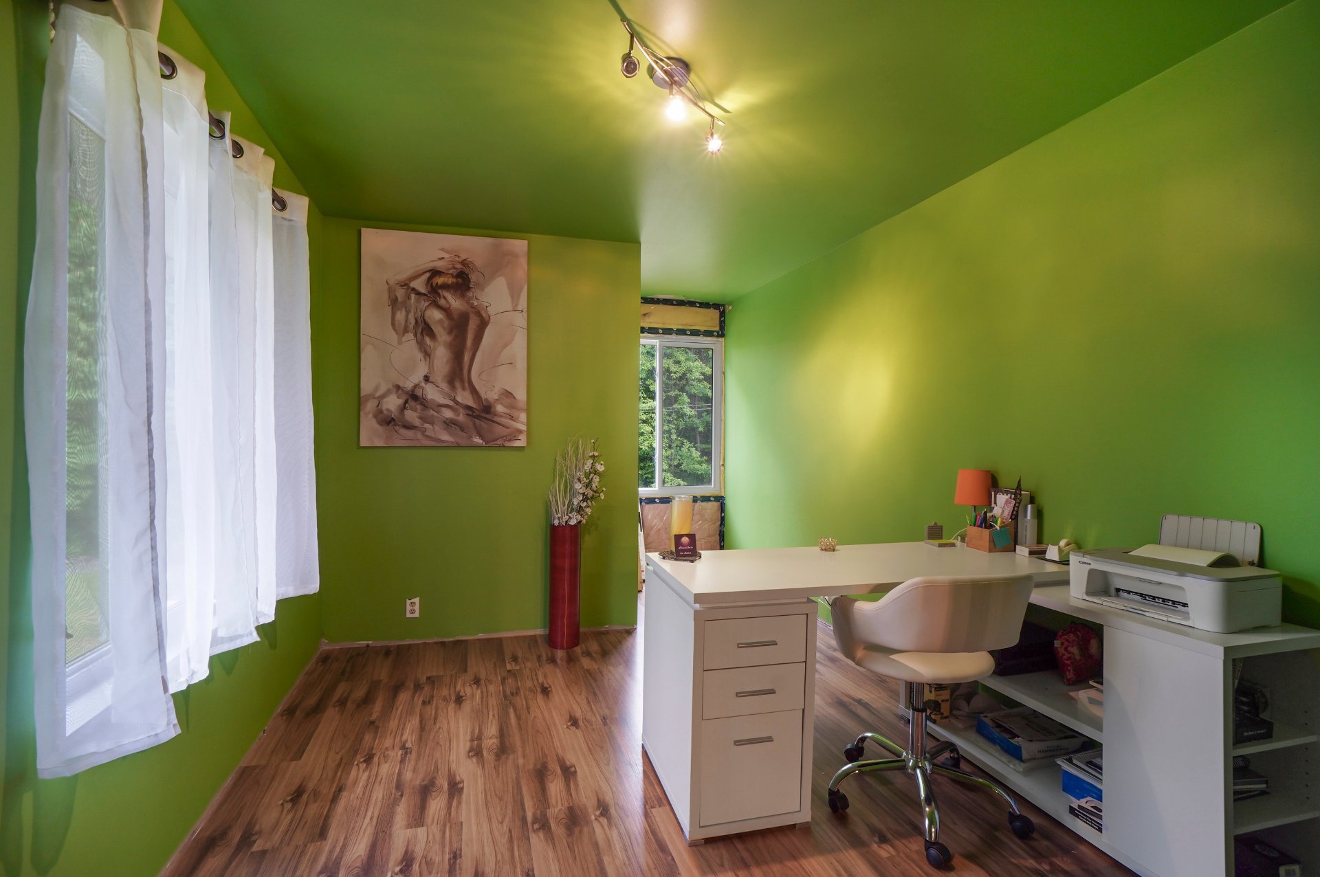 Chambre ou bureau situé au rez-de-chaussée