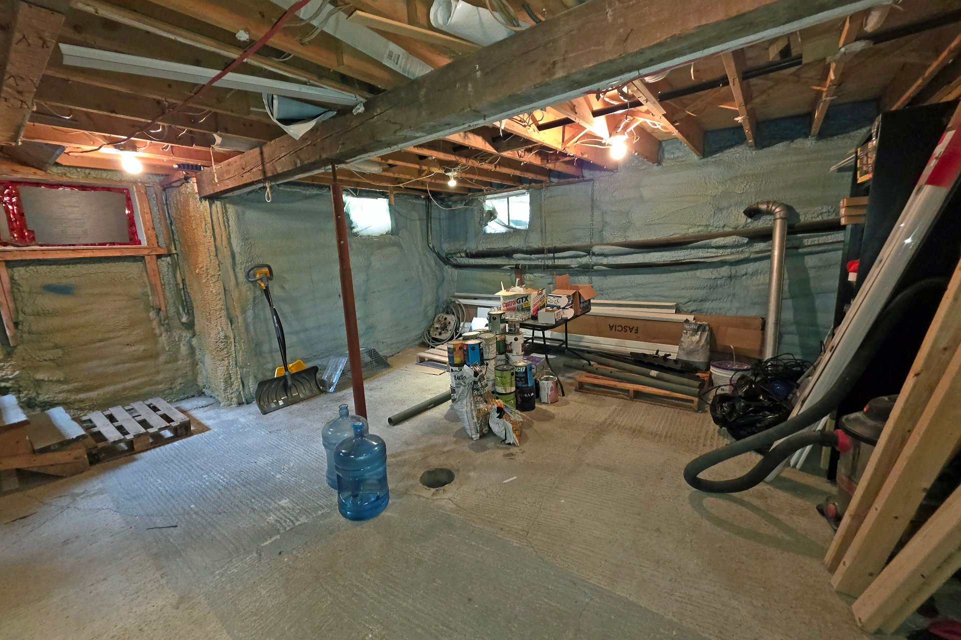 Partie du sous-sol avec entrée extérieure