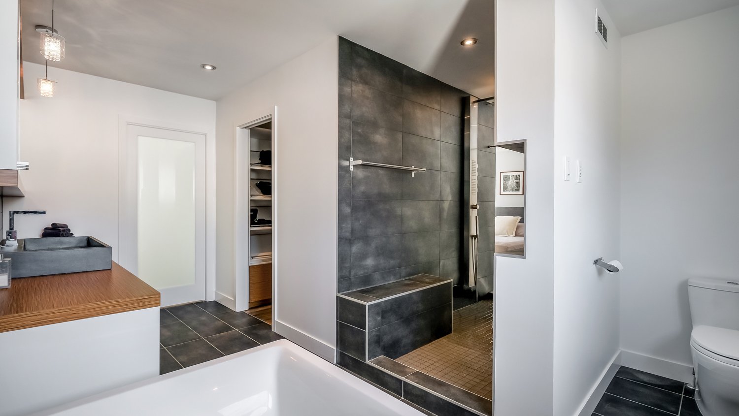 Salle de bains attenante à la CCP