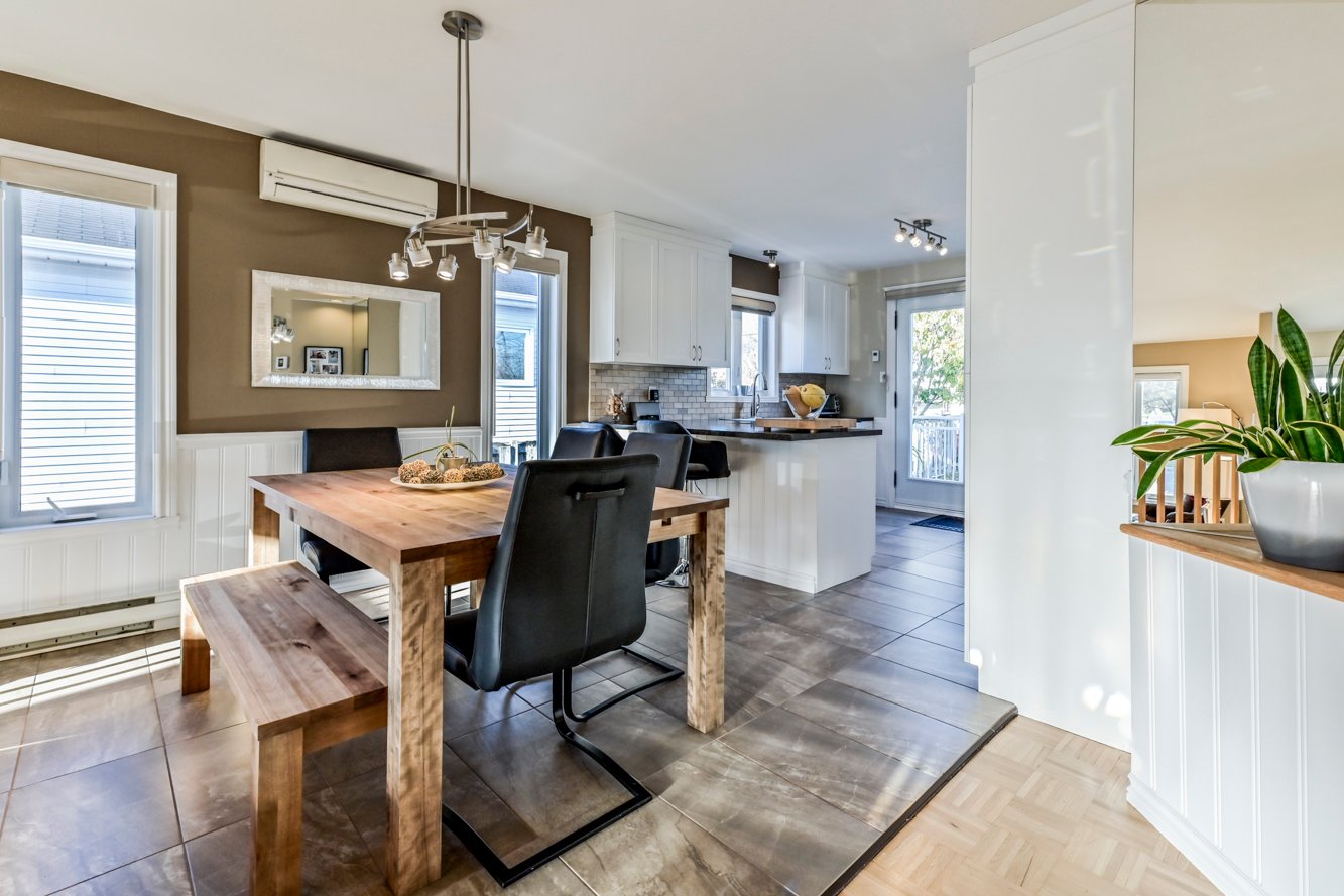 Adjacente à la cuisine, plancher chauffant