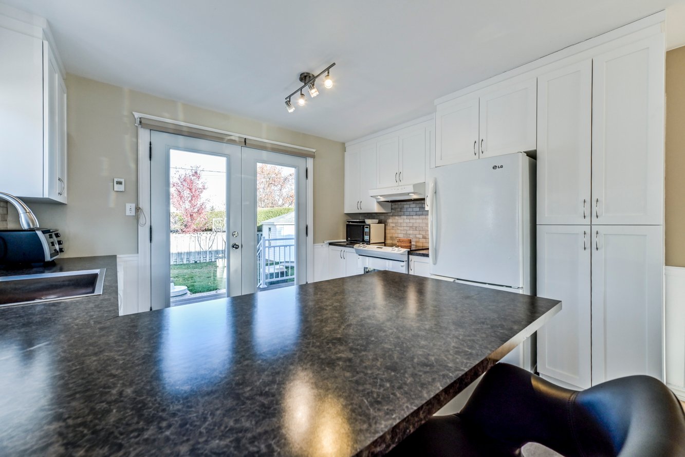 Grand espace comptoir pour travailler