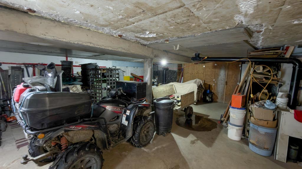 En dessous du garage