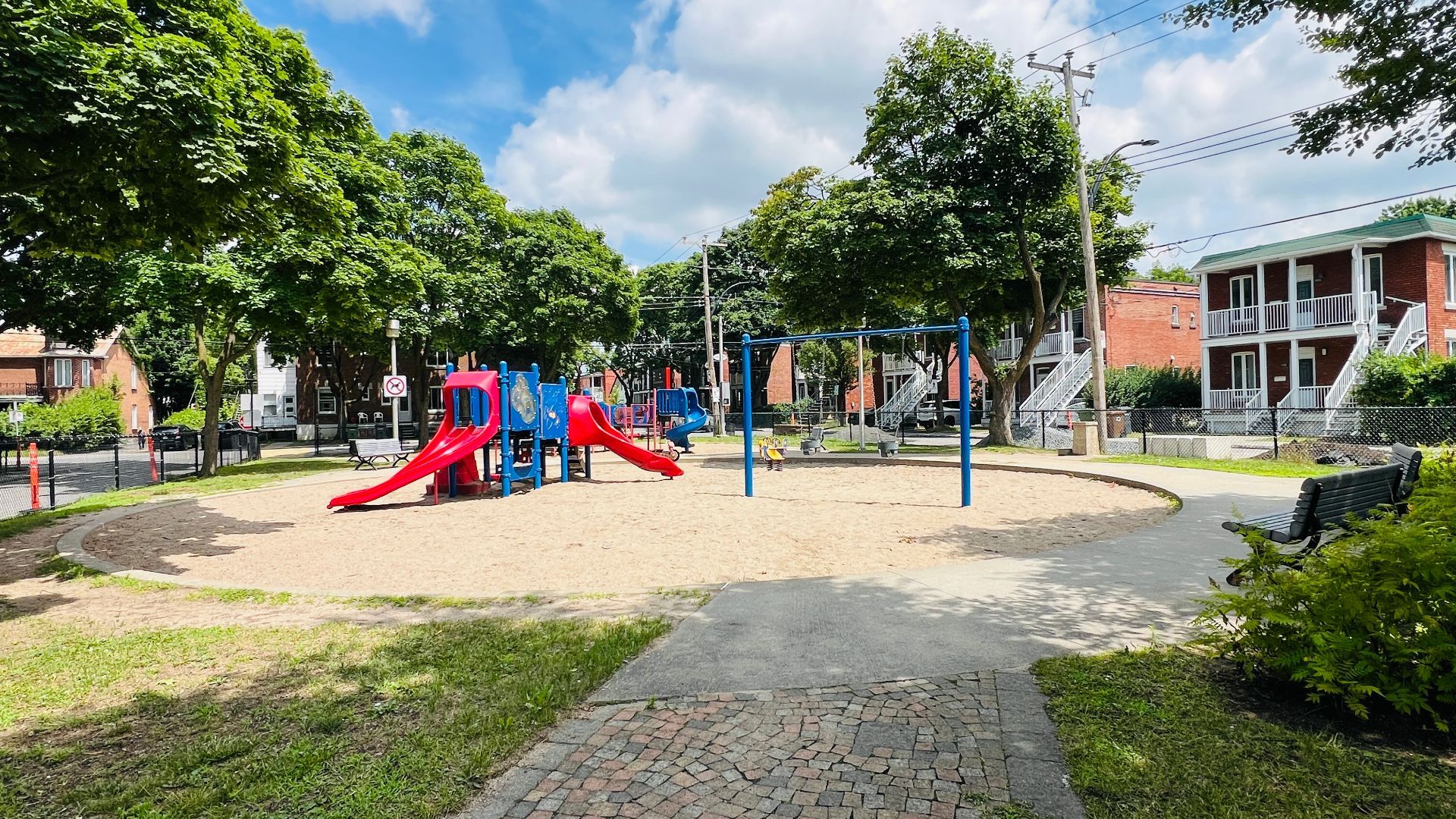 Parc Grou sur la rue