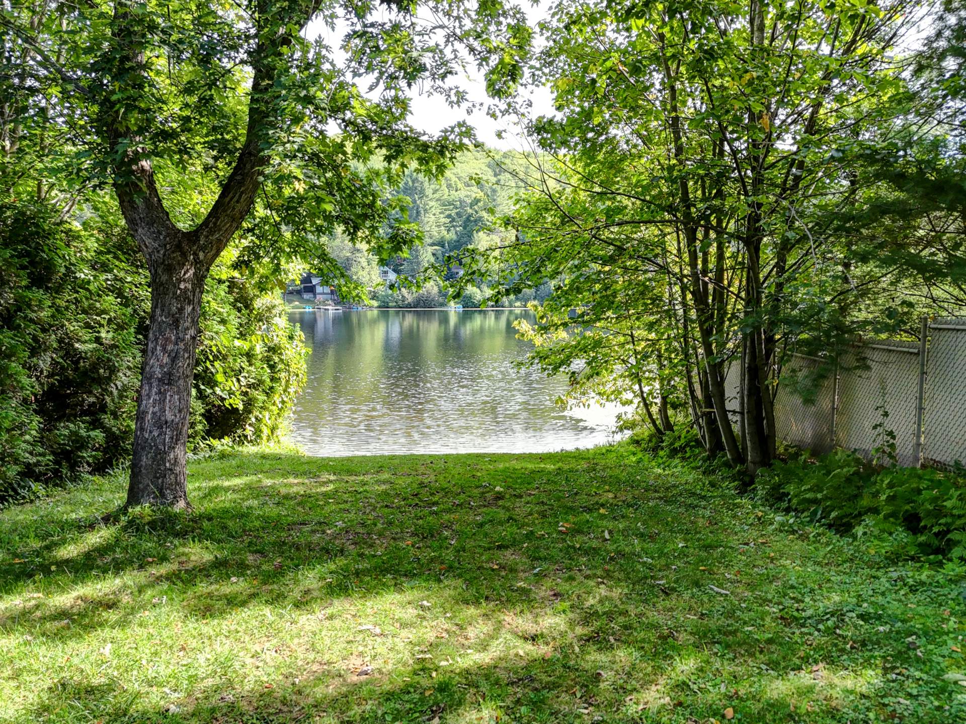 Accès au plan d'eau