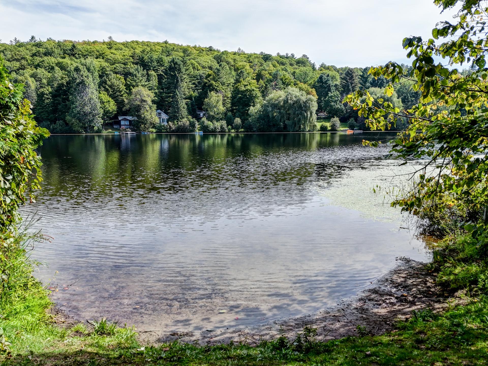Accès au plan d'eau