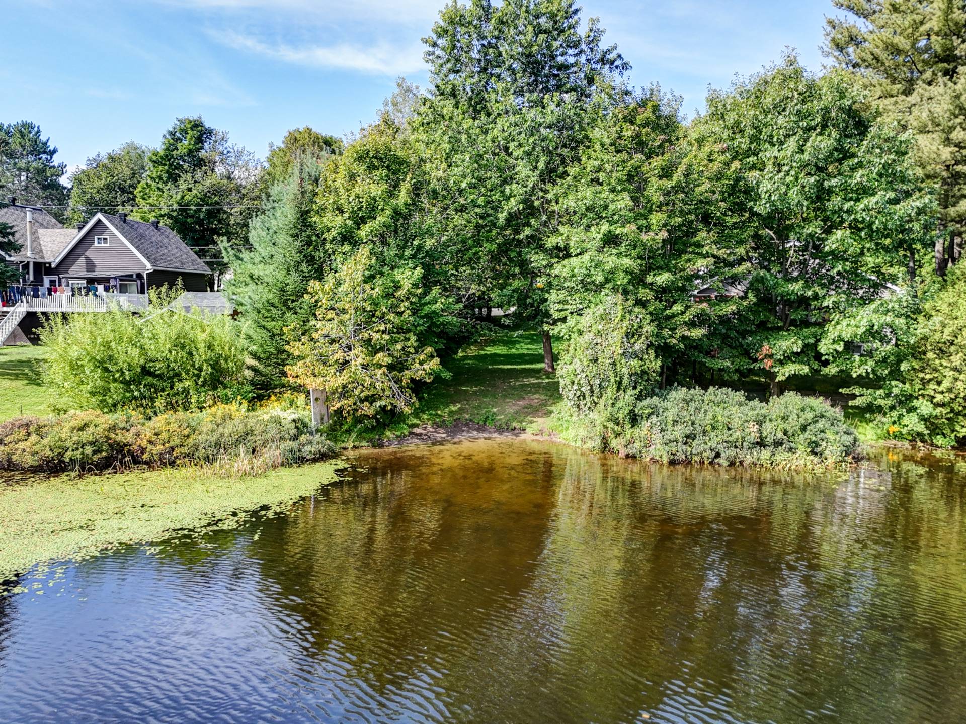 Accès au plan d'eau