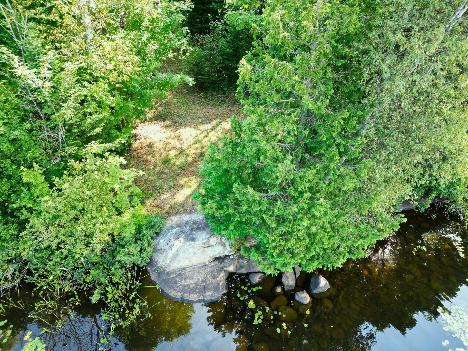 Accès au plan d'eau