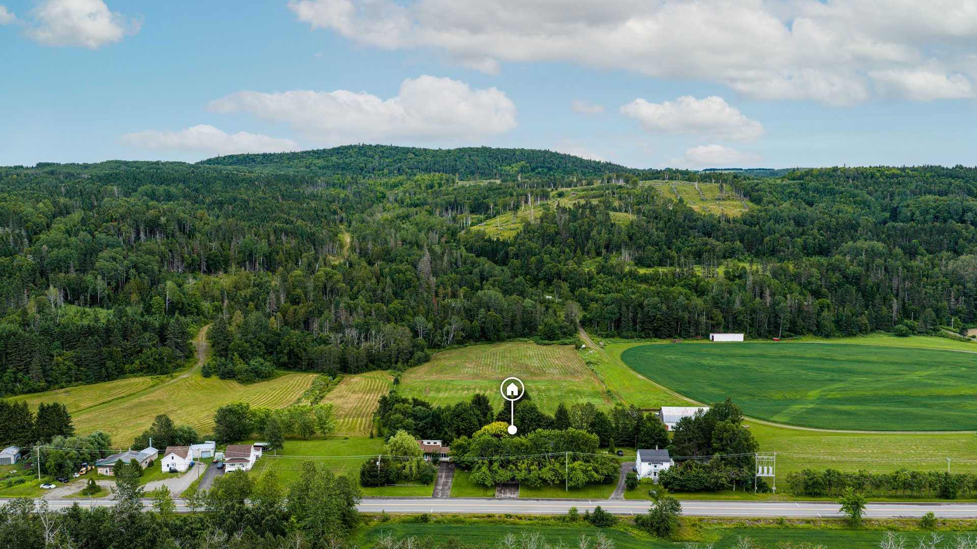 À 7 kilomètres du centre-ville de Matane
