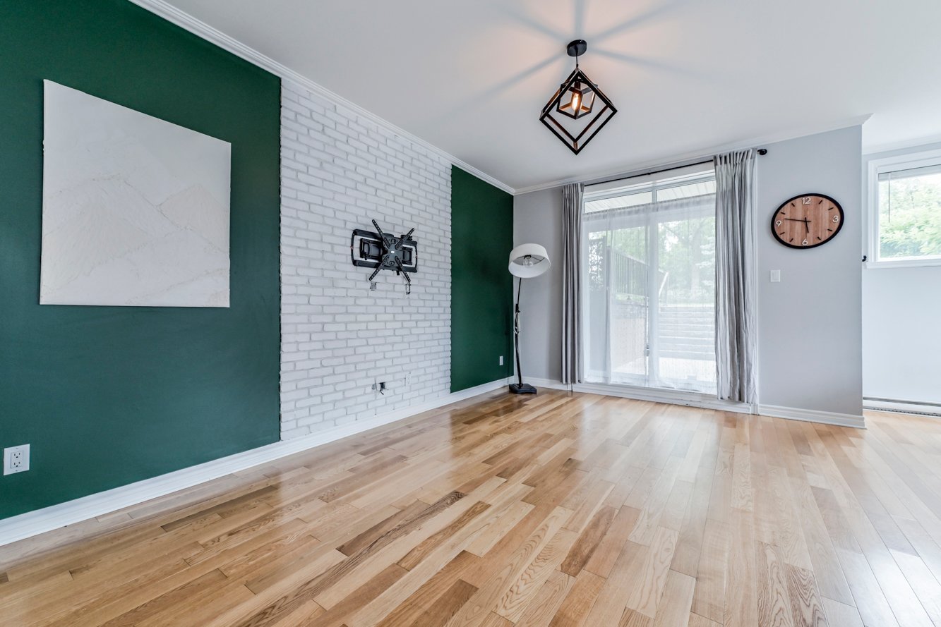 donnant sur la terrasse arrière