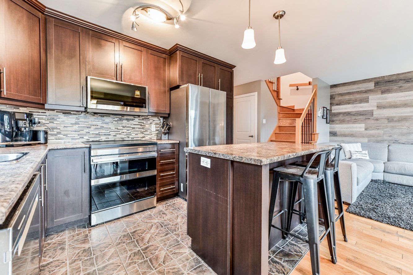 Ilot central avec comptoir-lunch