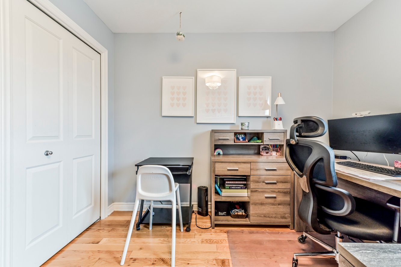 Plancher de bois franc au 2e étage également