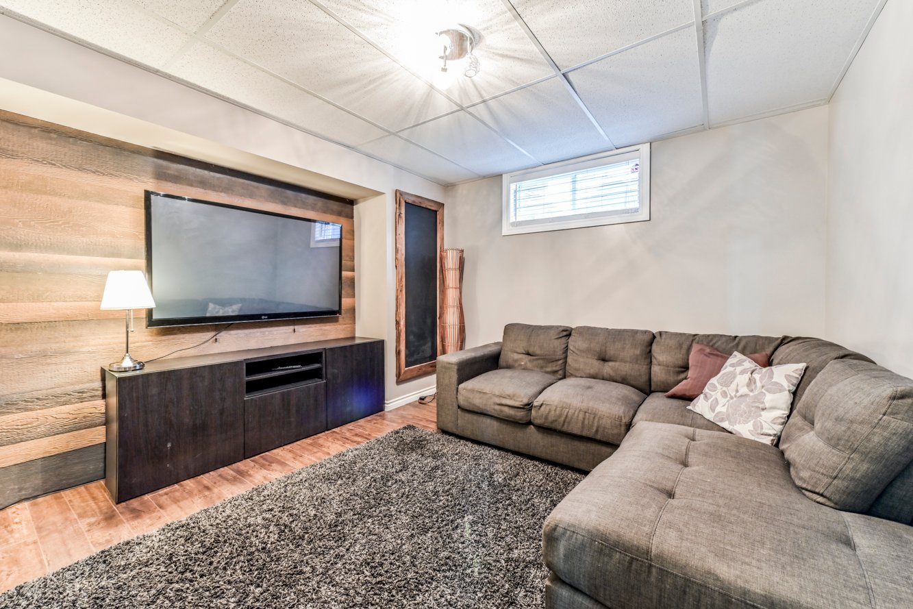 Belle pièce chaleureuse et invitante