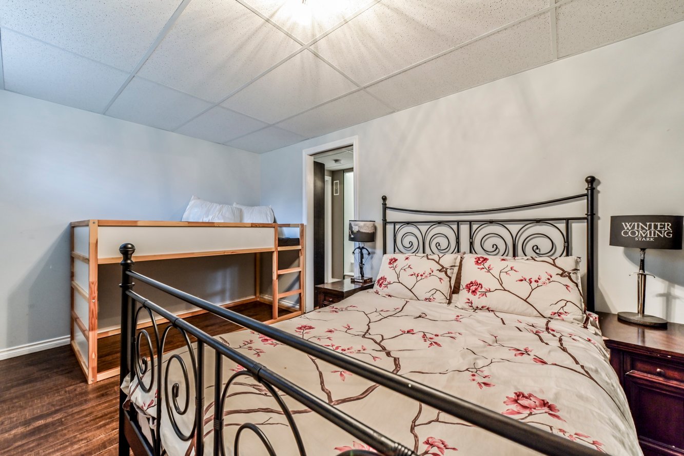 Contenant présentement lit simple + lit double