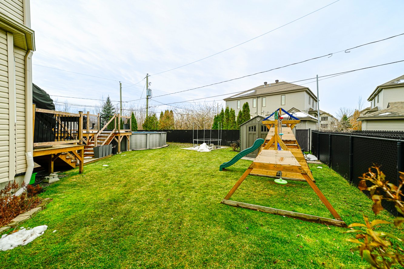 4892 pieds carrés de terrain