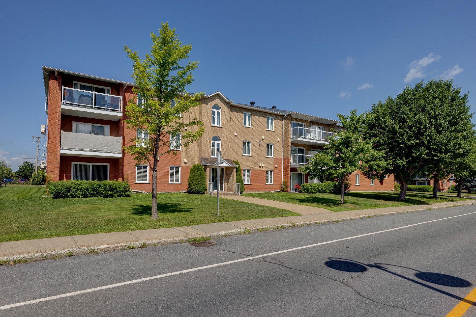 2500, Boul. Jacques-Marcil, 208 — photo 1