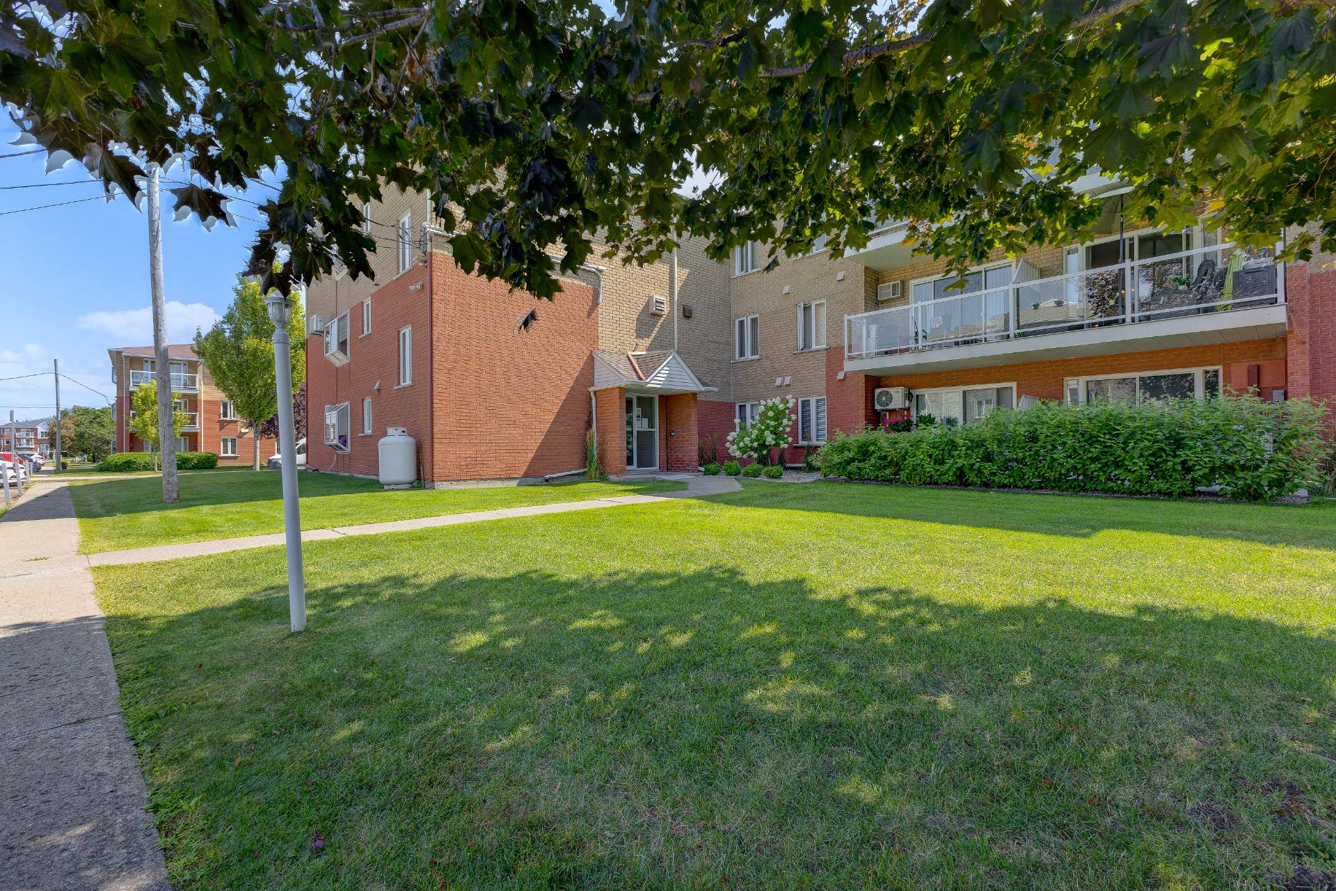 2500, Boul. Jacques-Marcil, 208 — photo 3