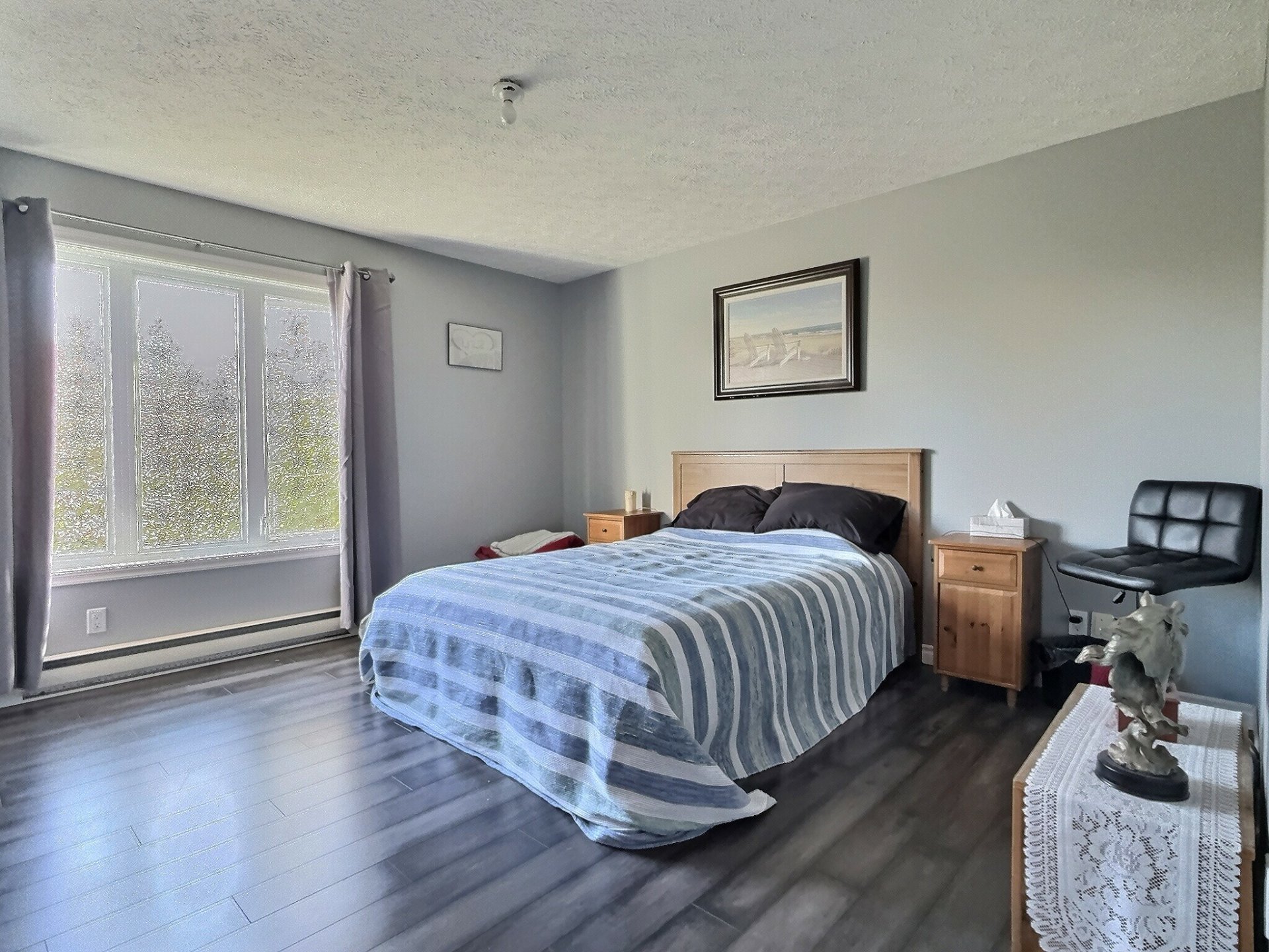 1er niveau/penderie walk-in attenant