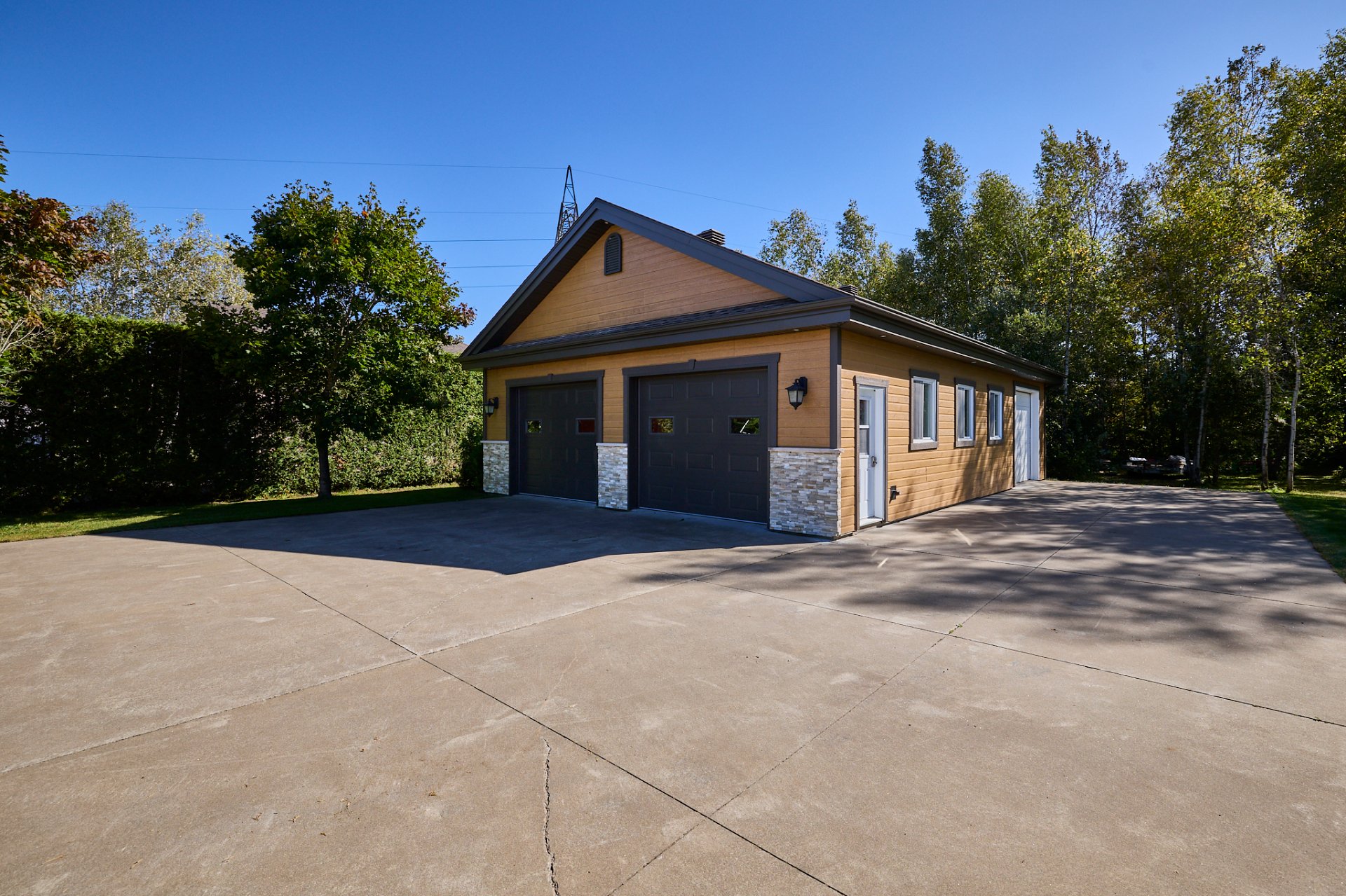 Garage triple détaché