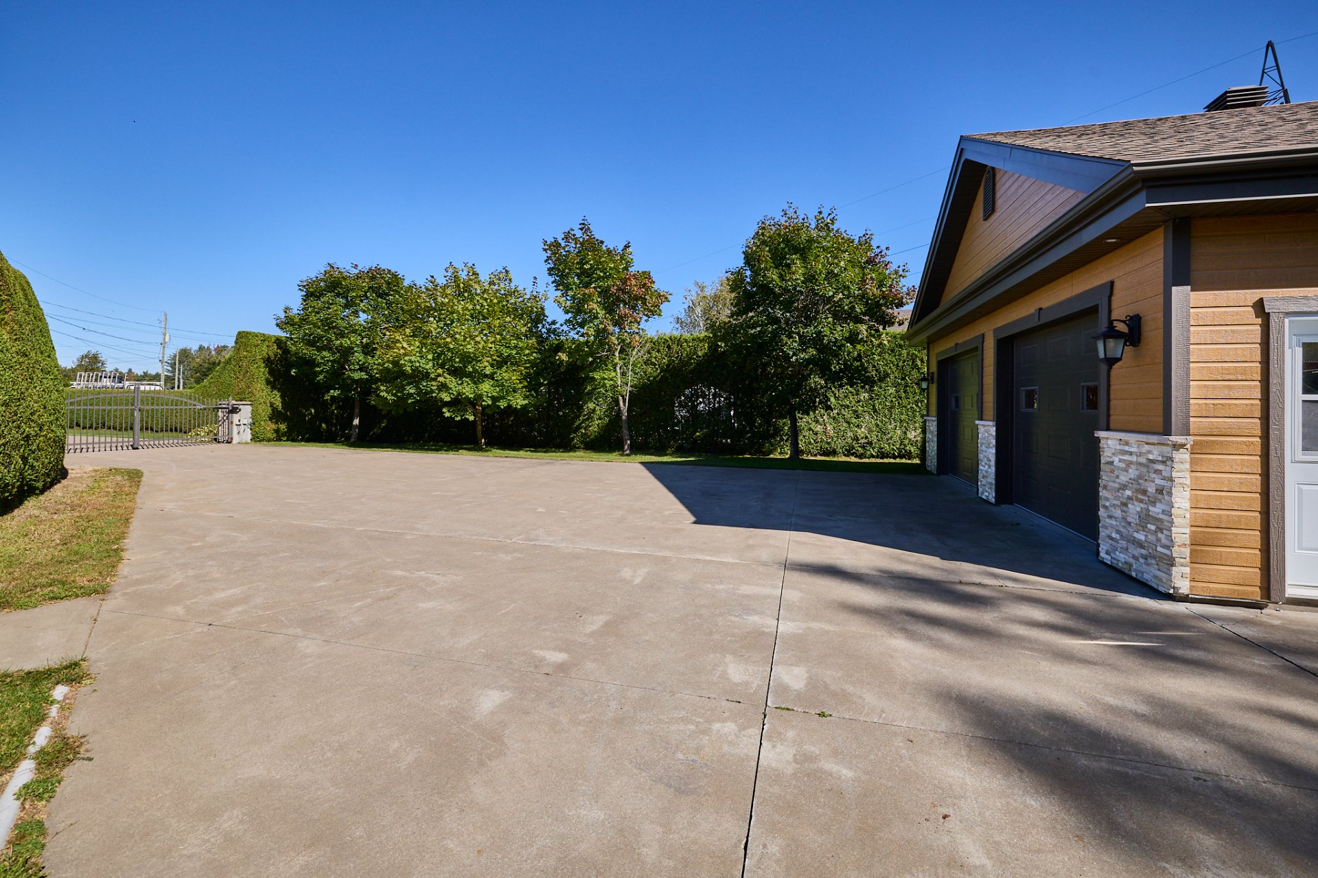 Garage triple détaché