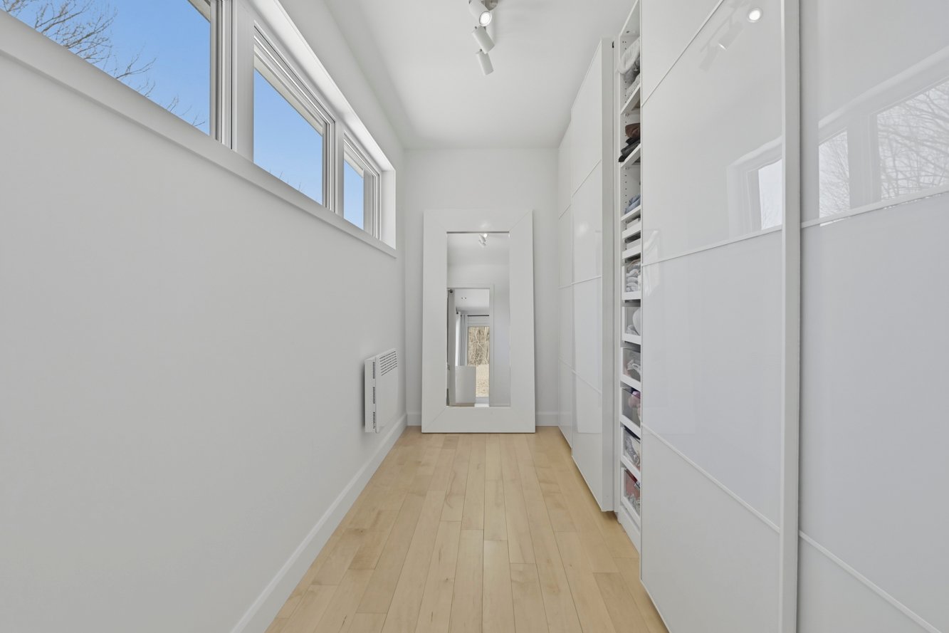 Walk-in closet