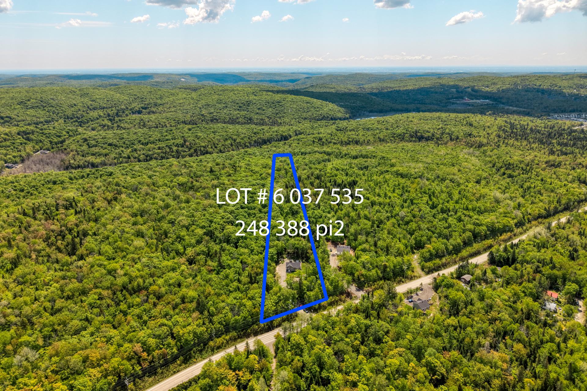 terrain boisé, sup. 248 388 pi² (5,7 acres)