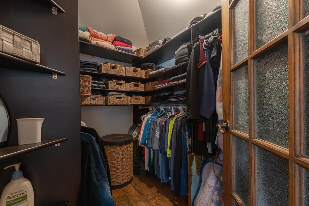 Walk-in closet