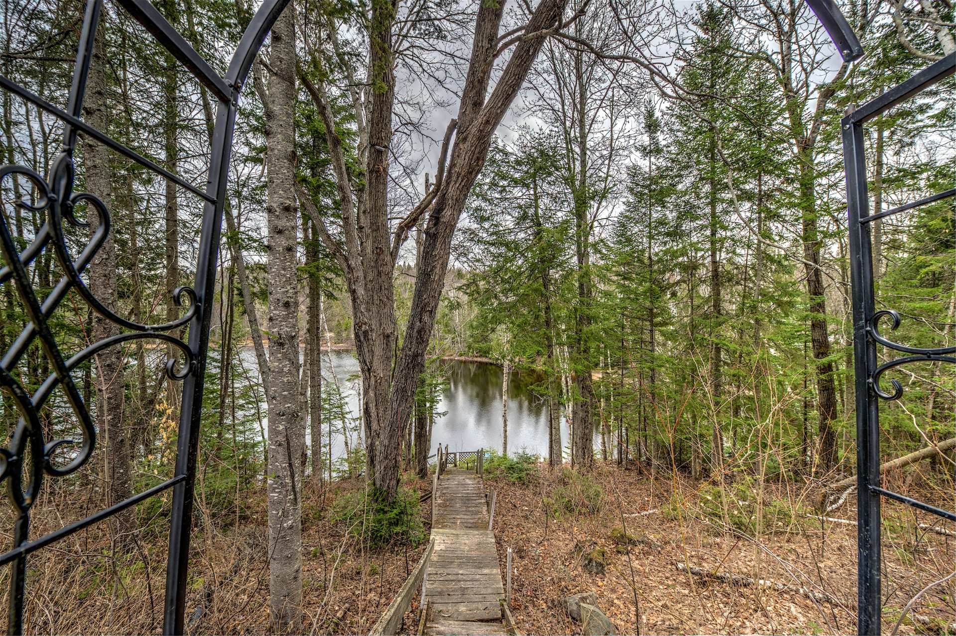 Accès au plan d'eau